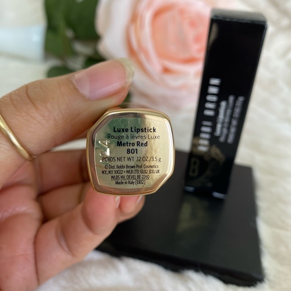 Bobbi Brown Luxe Lipstick Metro Red 801 Full Size - Picture 5 of 7